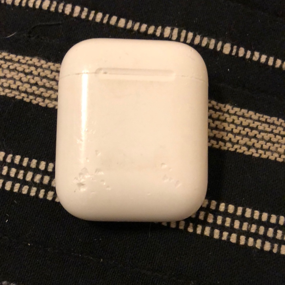 AirPods Both pods included